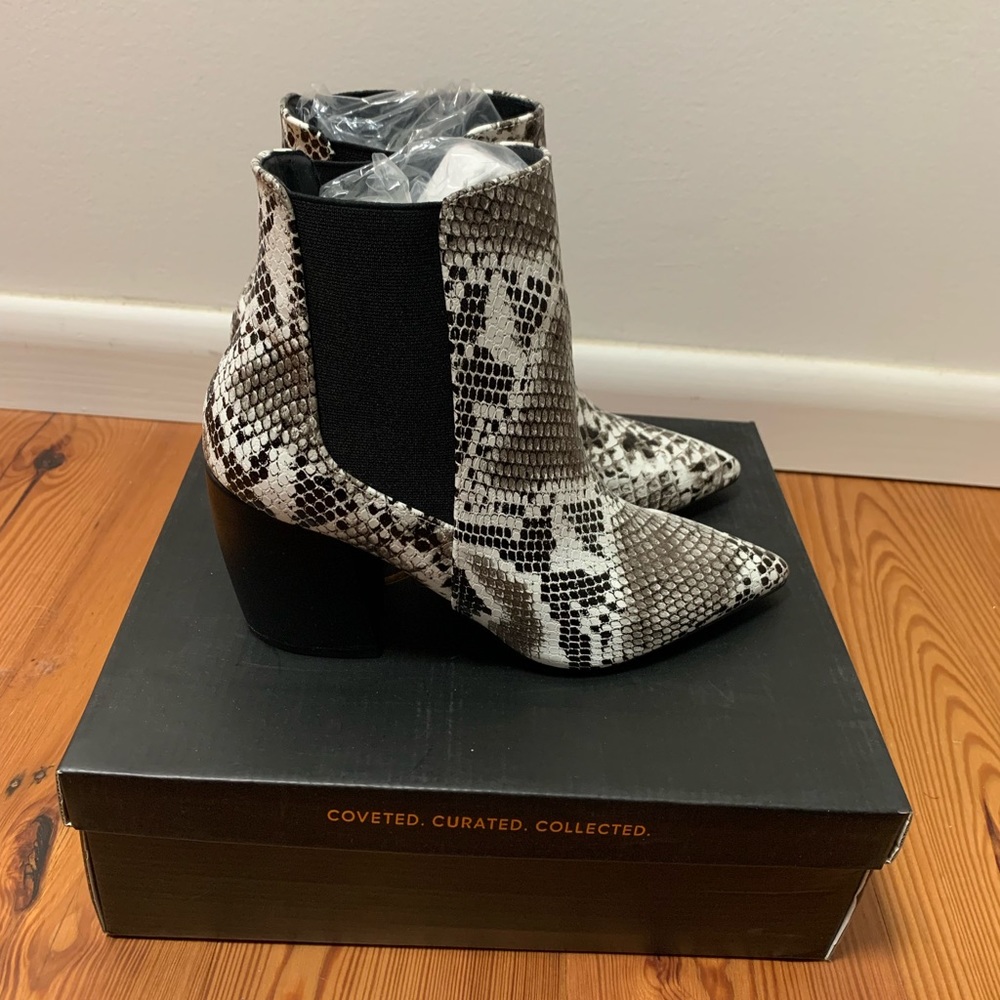 Lulus // Snakeskin booties